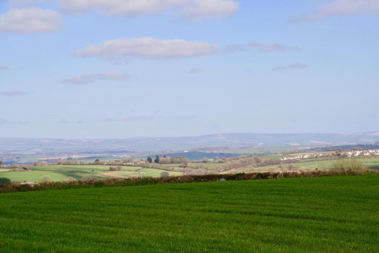 Ebberley Escapes Bed and Breakfast Great Torrington Esterno foto