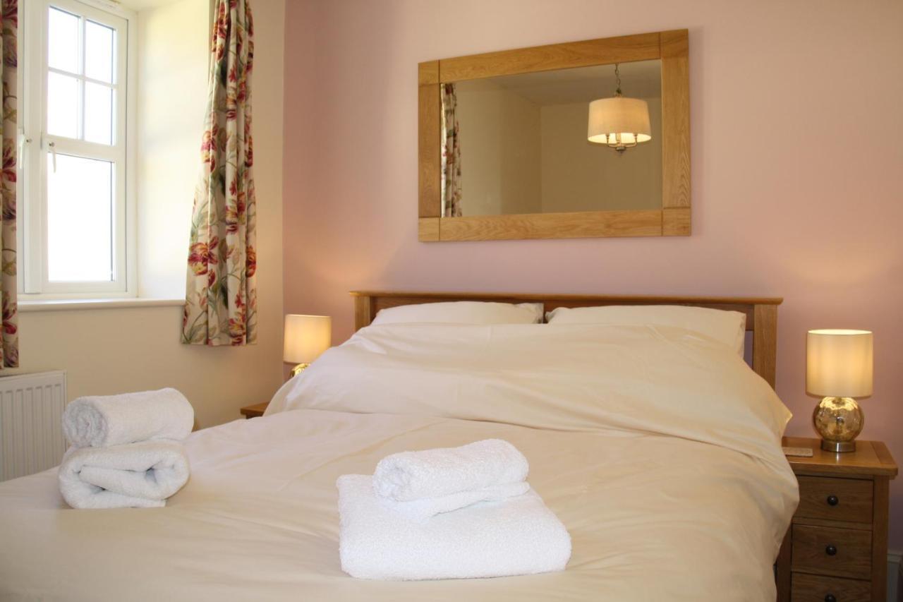 Ebberley Escapes Bed and Breakfast Great Torrington Esterno foto